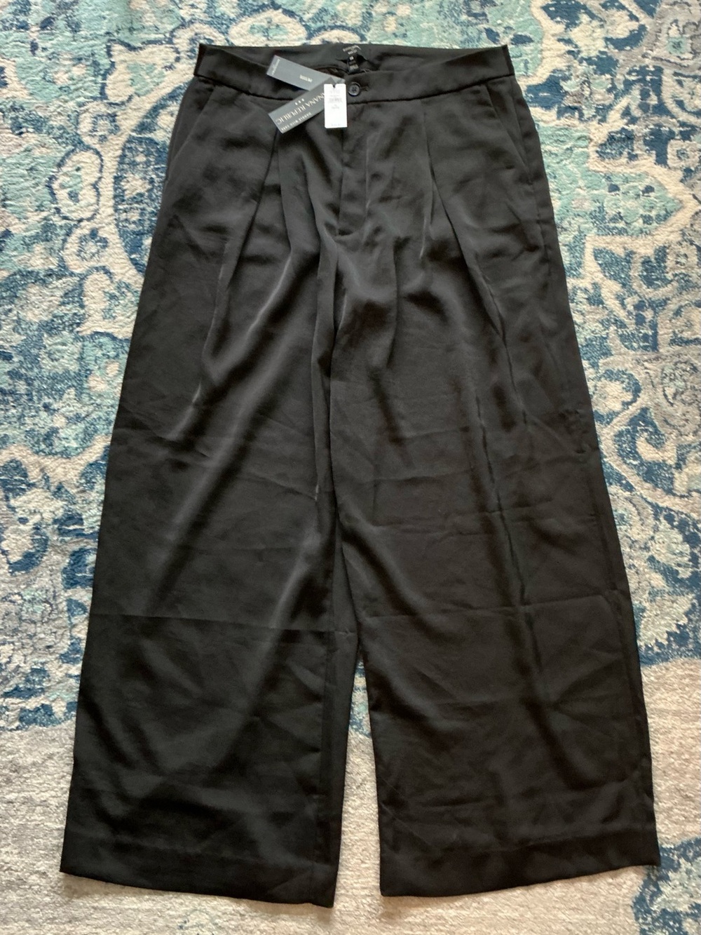Banana Republic Factory black wide leg pants. Size 14 Petite. NWT.